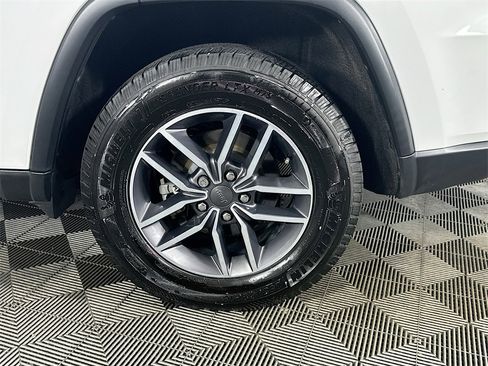 Used 2019 Jeep Grand Cherokee Limited w/ Trailer Tow Group IV image 34