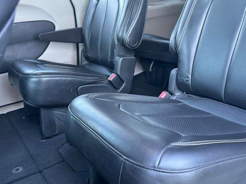 Used 2020 Chrysler Voyager Lxi FWD image 7
