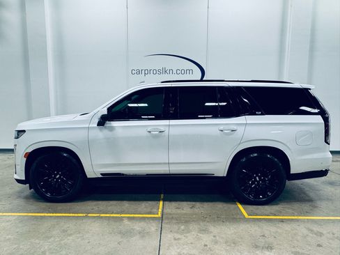 Used 2022 Cadillac Escalade Sport Platinum w/ Heavy-Duty Trailer Package image 4