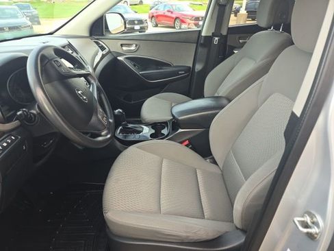 Used 2017 Hyundai Santa Fe SE AWD/4WD image 12