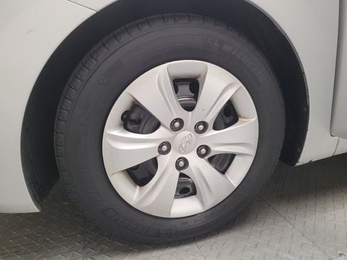Used 2016 Hyundai Elantra SE FWD image 31