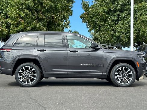 New 2025 Jeep Grand Cherokee Overland image 3