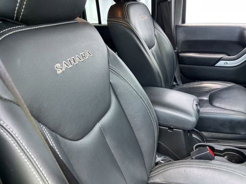 Used 2017 Jeep Wrangler Unlimited Sahara w/ Connectivity Group AWD/4WD image 55