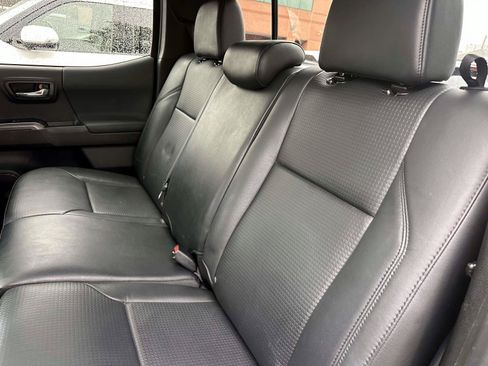 Used 2021 Toyota Tacoma TRD Sport w/ TRD Premium Sport Package AWD/4WD image 15