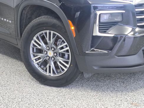 Used 2024 Chevrolet Traverse LT AWD/4WD image 3