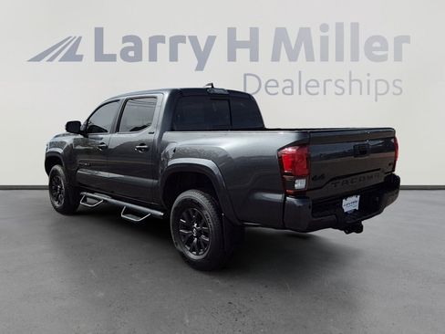 Used 2020 Toyota Tacoma SR5 AWD/4WD image 3