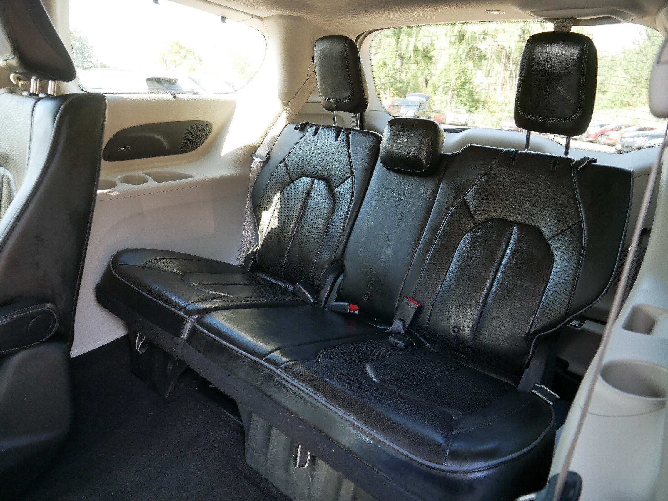 Used 2018 Chrysler Pacifica Limited w/ Advanced Safetytec Group FWD image 38