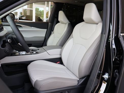 Certified 2026 INFINITI QX60 Luxe w/ Cargo Package image 2