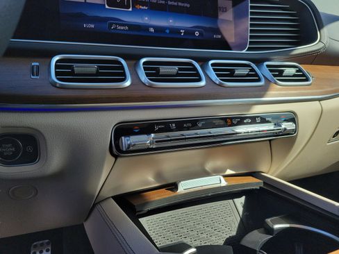 Certified 2025 Mercedes-Benz GLS 450 4MATIC image 16
