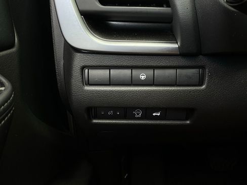 Used 2025 Nissan Rogue SV FWD image 22