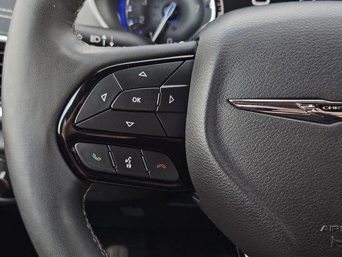 Used 2024 Chrysler Pacifica Touring FWD image 27