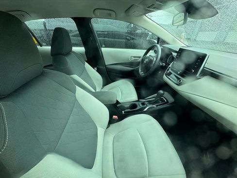 Used 2020 Toyota Corolla LE FWD image 3