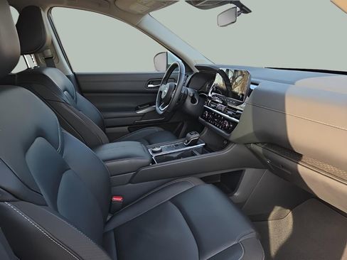 Used 2024 Nissan Pathfinder SL w/ SL Premium Package image 14