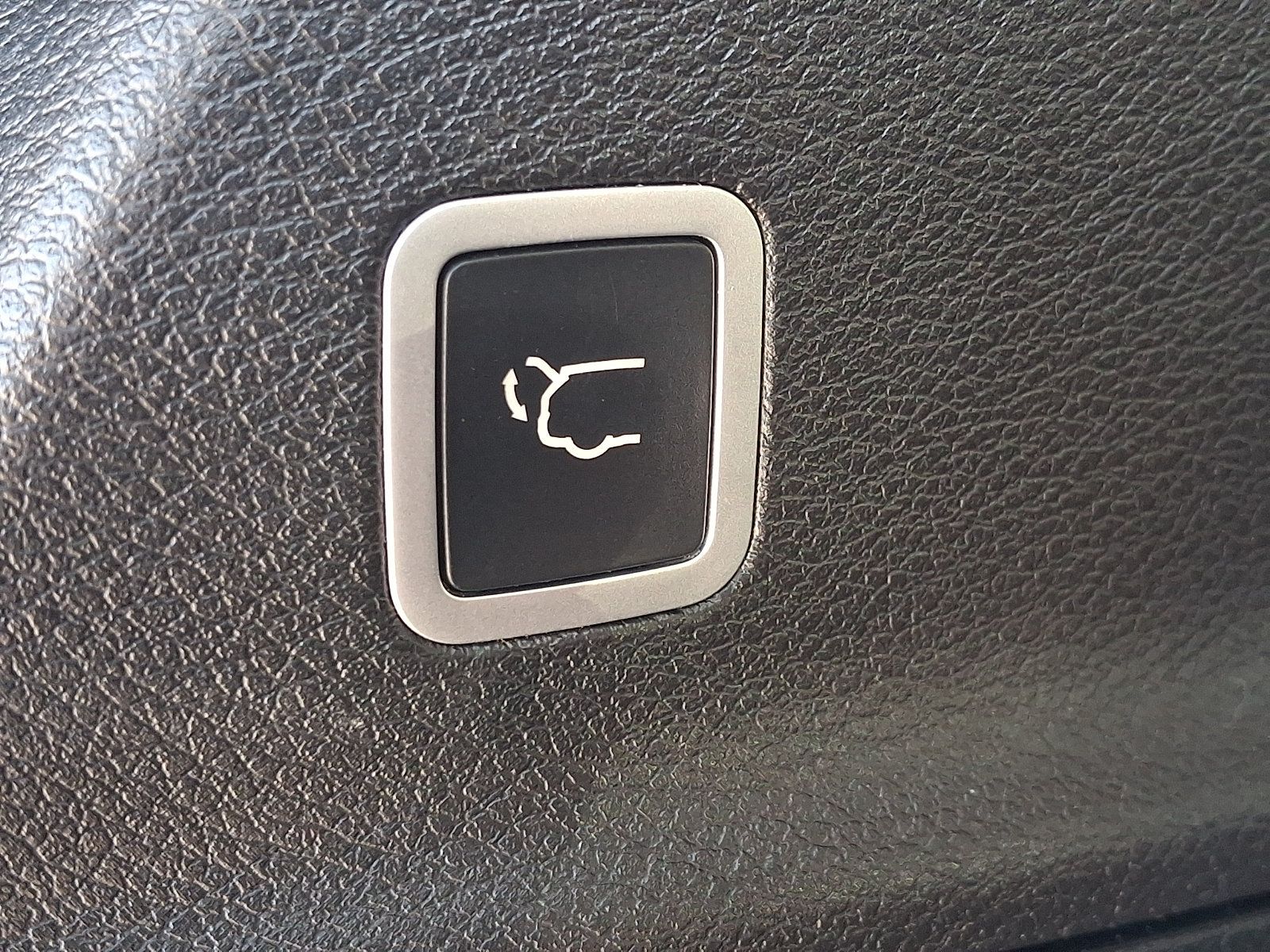 Used 2018 Chrysler Pacifica Limited FWD image 33