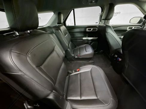 Used 2022 Ford Explorer XLT w/ Equipment Group 202A image 27