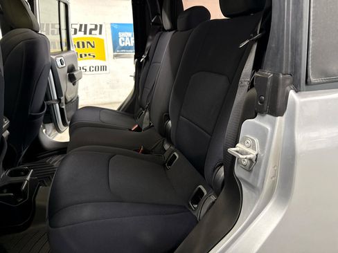 Used 2022 Jeep Gladiator Sport image 29