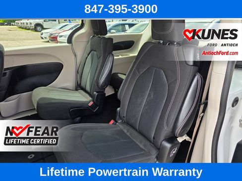 Used 2023 Chrysler Voyager LX FWD image 23