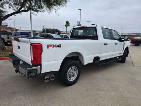 Used 2023 Ford F250 XL w/ FX4 Off-Road Package image 3