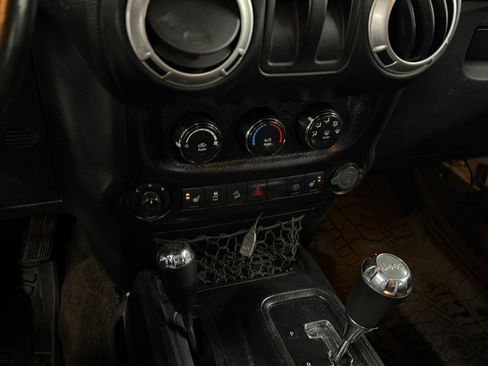 Used 2015 Jeep Wrangler Rubicon w/ Dual Top Group AWD/4WD image 21