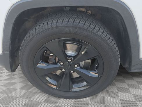 Used 2017 Jeep Cherokee High Altitude AWD/4WD image 11