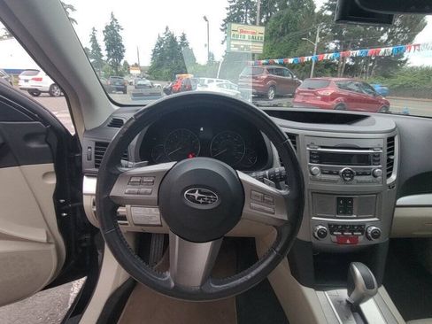 Used 2011 Subaru Outback 2.5i Premium AWD/4WD image 11