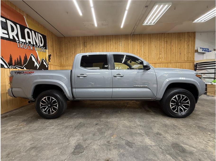 Used 2020 Toyota Tacoma TRD Sport AWD/4WD image 3