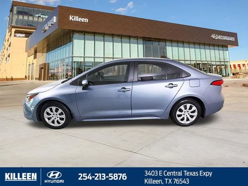Used 2023 Toyota Corolla LE FWD image 4