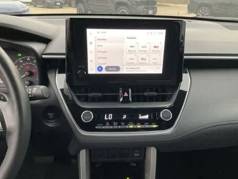 Used 2024 Toyota Corolla Cross AWD Hybrid image 20