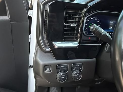 Used 2025 Chevrolet Silverado 1500 LT AWD/4WD image 23
