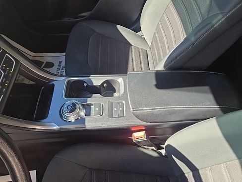 Used 2020 Ford Fusion SE image 27