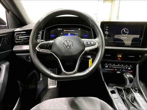 Used 2025 Volkswagen Jetta Sport FWD image 5