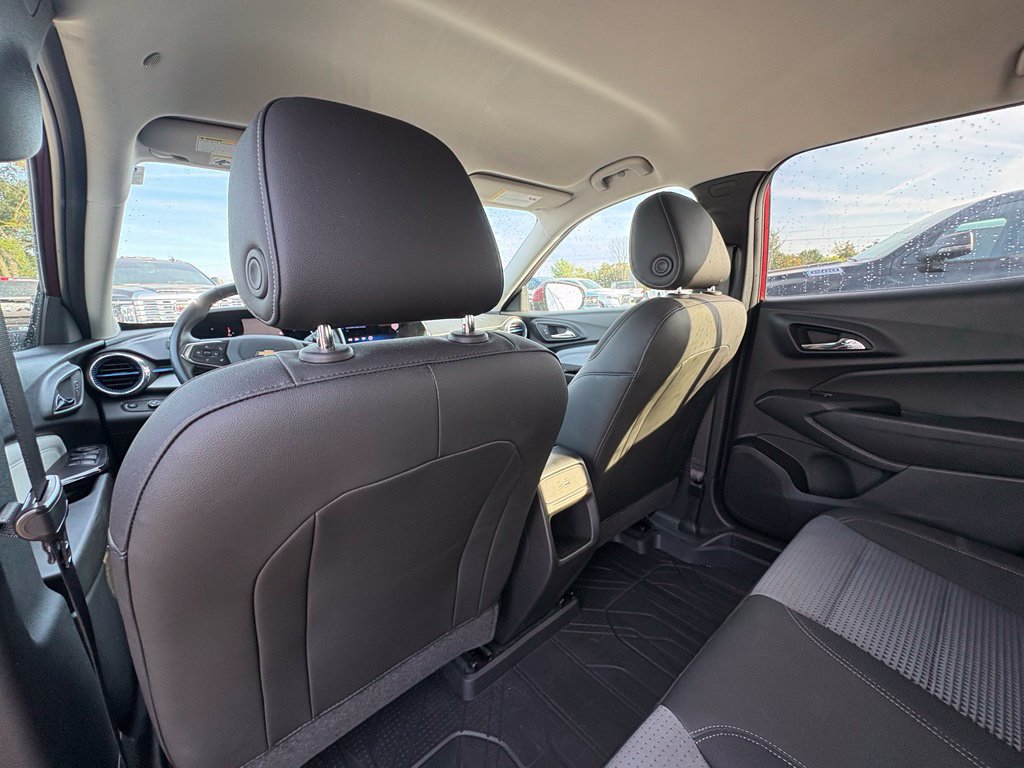 Used 2024 Chevrolet Trax LT w/ Driver Confidence Package FWD image 27