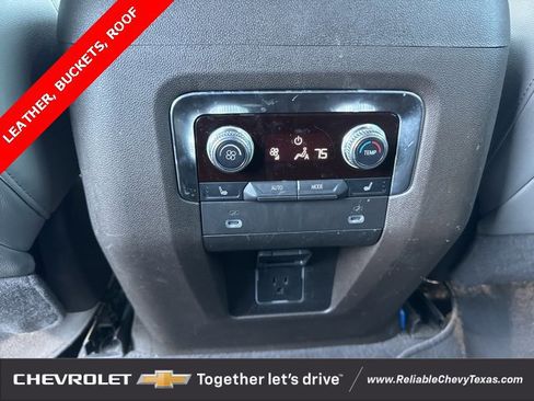 Used 2022 GMC Yukon XL SLT w/ SLT Premium Package image 15