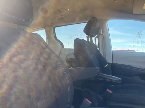 Used 2023 Chrysler Voyager LX image 26
