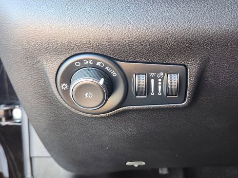 Used 2023 Jeep Compass Limited AWD/4WD image 23