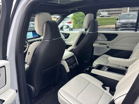 Certified 2025 Lincoln Aviator Black Label AWD/4WD image 27