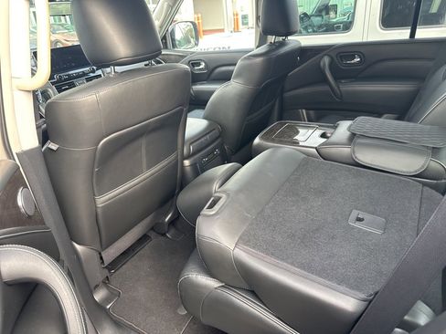 Used 2022 INFINITI QX80 Luxe w/ All-Season Package image 7