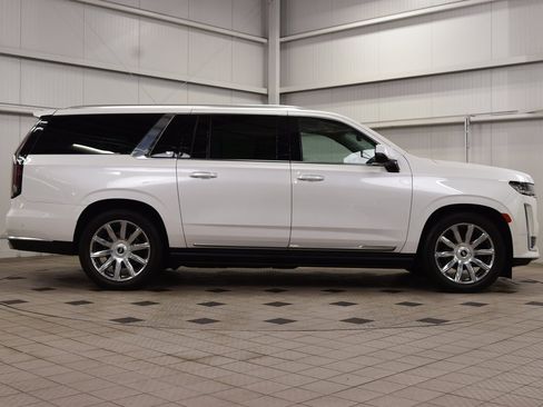 Used 2023 Cadillac Escalade ESV Premium Luxury Platinum w/ Heavy-Duty Trailer Package image 9