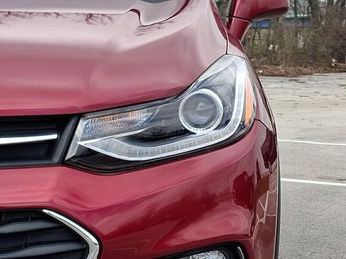 Used 2020 Chevrolet Trax Premier AWD/4WD image 28