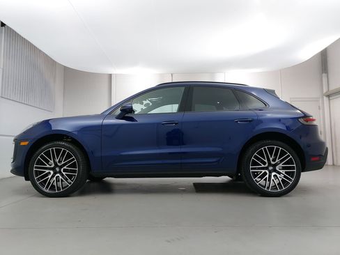 Used 2025 Porsche Macan image 2