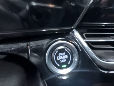 Used 2025 Chevrolet Trax RS w/ Sunroof Package image 17