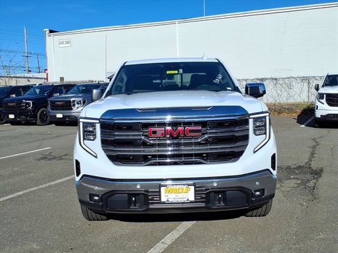 New 2026 GMC Sierra 1500 SLT image 2
