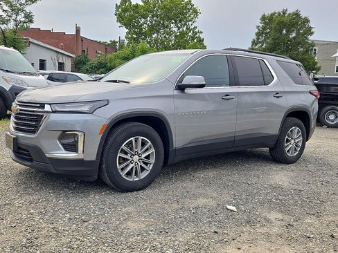 Used 2023 Chevrolet Traverse LT AWD/4WD image 3