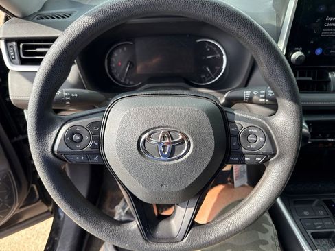 Used 2023 Toyota RAV4 LE FWD image 21