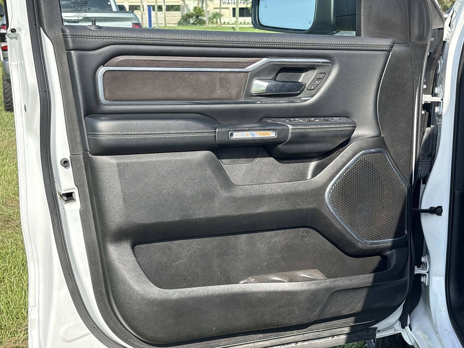 Used 2025 RAM 1500 Laramie AWD/4WD image 17