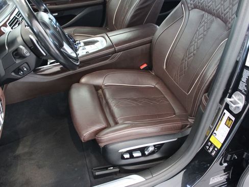Used 2017 BMW 750i xDrive AWD/4WD image 10