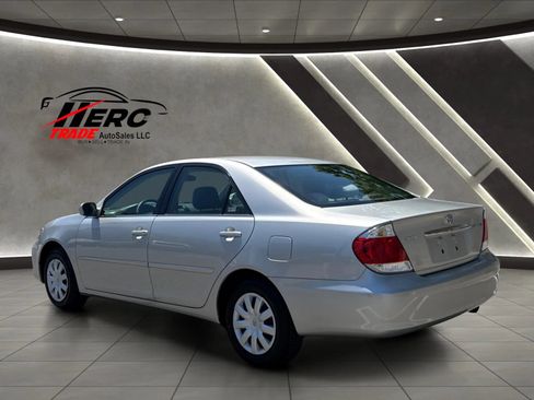 Used 2005 Toyota Camry LE FWD image 56
