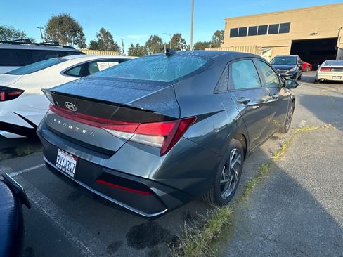 Used 2025 Hyundai Elantra Sport image 5