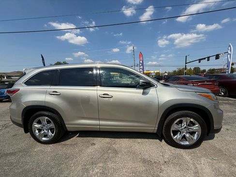 Used 2015 Toyota Highlander Limited AWD/4WD image 7
