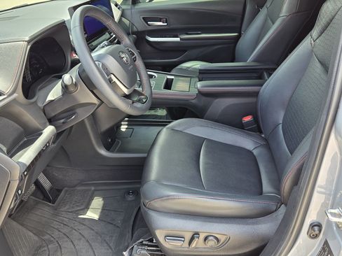 Certified 2025 Toyota Sienna XSE FWD image 2